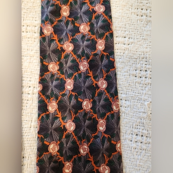 Vintage NWT Valentino Cravette Silk Tie - Picture 3 of 6